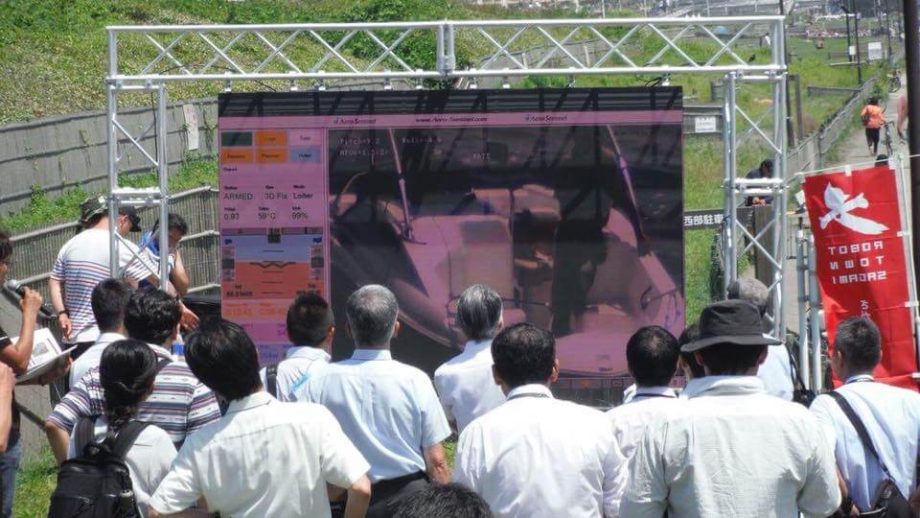 insait現場は気温30度を超える晴天で強い日差しがありましたが、ディスプレイの輝度を直射日光より高くすることで、屋外であっても視認性の高さを維持することが可能です。 現場は気温30度を超える晴天で強い日差しがありましたが、ディスプレイの輝度を直射日光より高くすることで、屋外であっても視認性の高さを維持することが可能です。